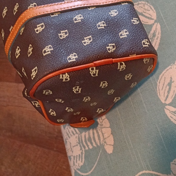 Dooney & Bourke Barrel Bag ❤️❤️❤️ - Picture 6 of 16